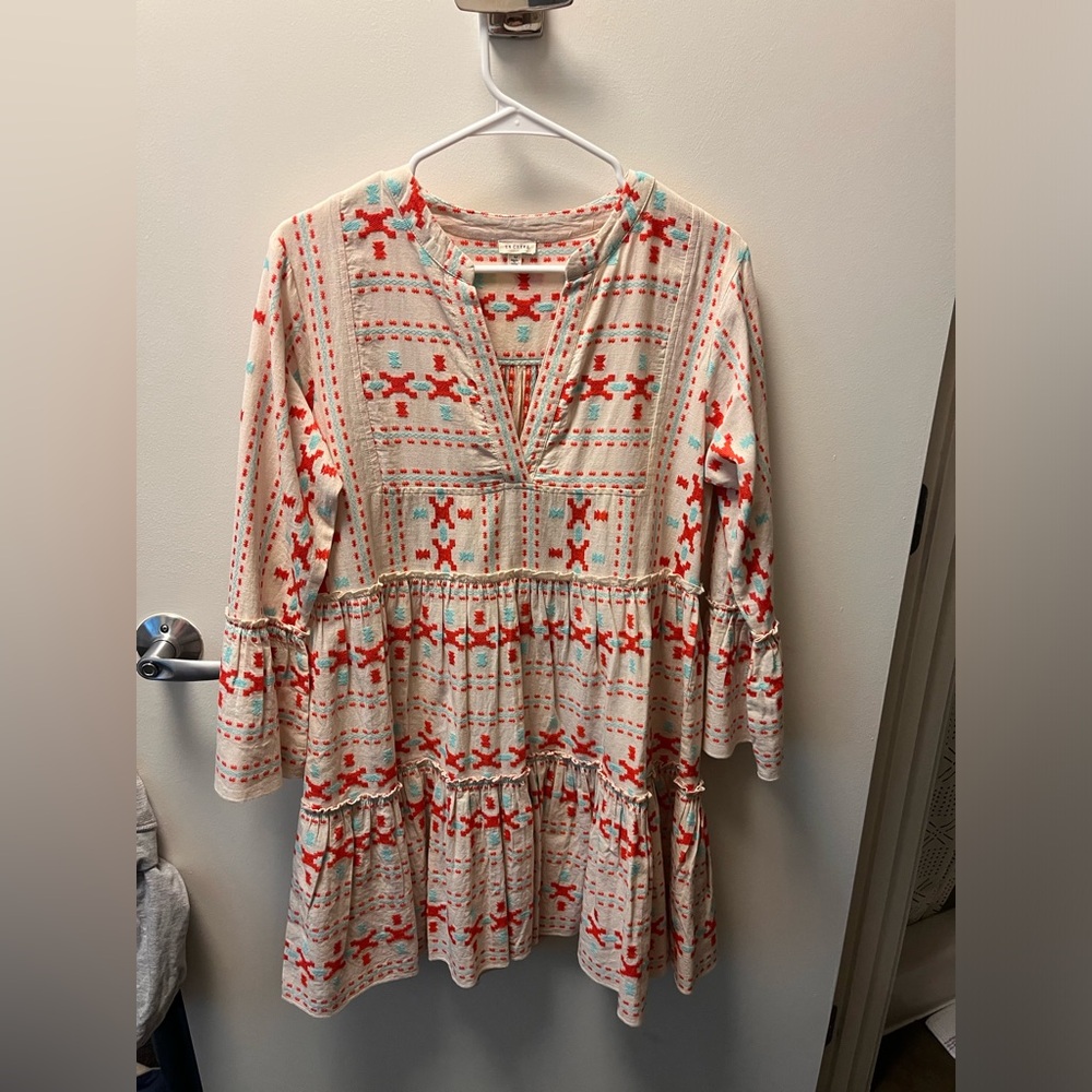 En crème size medium dress